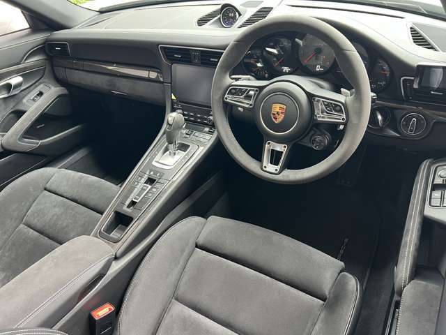 リアエプロン塗装仕上げ・ペイントサイドスカート・ドアミラー下部ペイント仕上げ・パワーステアリング・GTSインテリアパッケージ・レーンチェンジアシスト・自動防眩ミラー・マルチファンクションステアリング