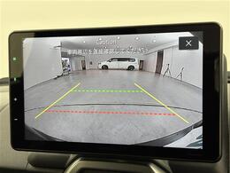 【バックモニター】後ろのカメラの映像がモニターに映し出されるので、後方の見えない死角や、障害物との距離感などもしっかり安全確認することができます！
