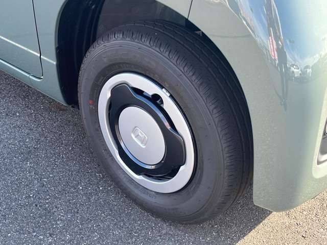 ☆お車についた傷やヘコミ、事故の修理もハヤシにお任せください。自社鈑金工場で修理ができますの安心です☆