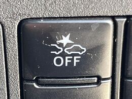 【スマートアシスト】走行中に前方の車両等を認識し、衝突しそうな時は警報とブレーキで衝突回避と被害軽減をアシスト。より安全にドライブをお楽しみいただけます。