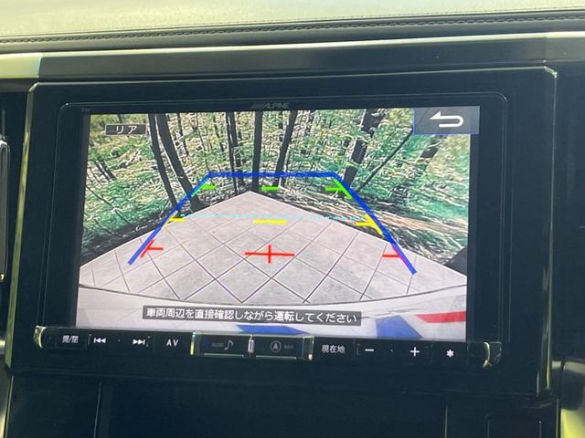 【バックカメラ】駐車時に後方がリアルタイム映像で確認できます。大型商業施設や立体駐車場での駐車時や、夜間のバック時に大活躍！運転スキルに関わらず、今や必須となった装備のひとつです！