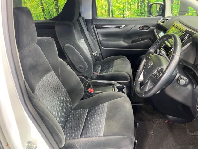 運転席シート廻りは使用感も少なく、良好な状態となっています。丁寧に使われていたことがよくわかりますね。
