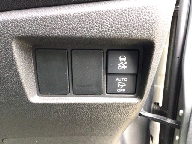 【VSA】ブレーキ時の車輪ロックを防ぐABS、加速時などの車輪空転を抑えるTCS、旋回時の横滑り抑制の3つの機能をトータルに制御！予期しないクルマの挙動の乱れを防ぐ安全装備です♪
