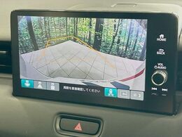 【バックカメラ】駐車時に後方がリアルタイム映像で確認できます。大型商業施設や立体駐車場での駐車時や、夜間のバック時に大活躍！運転スキルに関わらず、今や必須となった装備のひとつです！