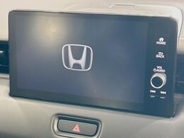 【純正9型ナビ】人気の純正ナビを装備。オーディオ機能も充実しており、Bluetooth接続すればお持ちのスマホやMP3プレイヤーの音楽を再生可能！毎日の運転がさらに楽しくなります！！