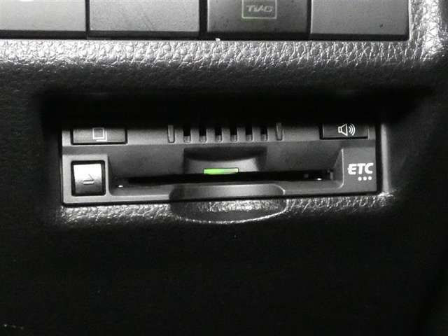 ETC車載器付きです。高速道路の料金所もスムーズに通過できます。
