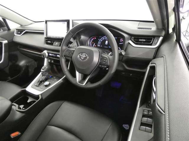 【運転席まわり】　　運転席・インパネまわりの画像です！ハンドルやシートなども隅々までクリーニング済み☆キレイな車内でドライブがより一層快適にお楽しみいただけると思います！　(^_^)v