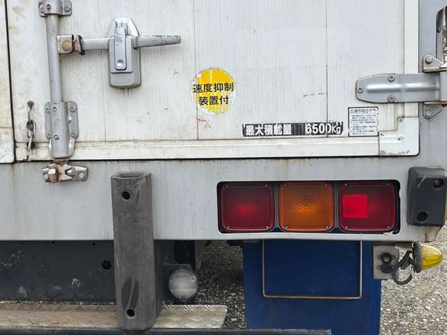 各種トラックを在庫しております！気になる車両がございましたらお気軽にお問合せください！