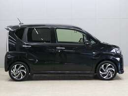 スマートアシスト3　8インチナビ　フルセグTV　Bluetoothオーディオ　全方位カメラ　ETC　ナビ連動ドライブレコーダー　LEDヘッドライト＆LEDフォグ　シートヒーター　スマートキー　禁煙車