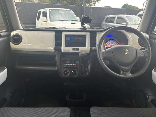 内装ルームクリーニング済みです。しっかり綺麗にしていますので、是非、お確かめください。納車時にはもう一度キレイにいたしますよ！