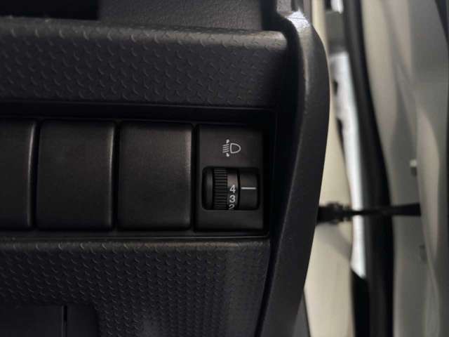 レベライザー装備！ライトの光軸をお好みに操作できます。