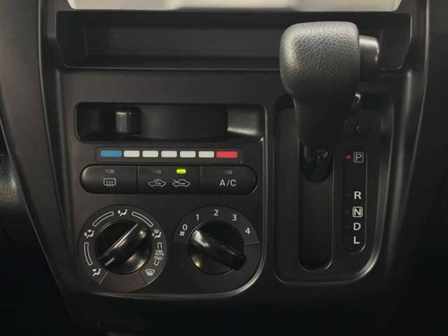 シフト回りもご覧の通り！エアコンで社内も快適です！