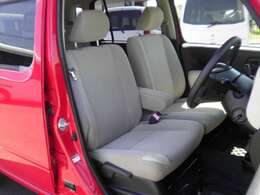 ベージュのシート生地！ベンチシート！センターアームレスト！お問い合わせは054-641-6588または0078-9711-606307まで！休日・時間外対応もまずはお問い合わせ下さい！