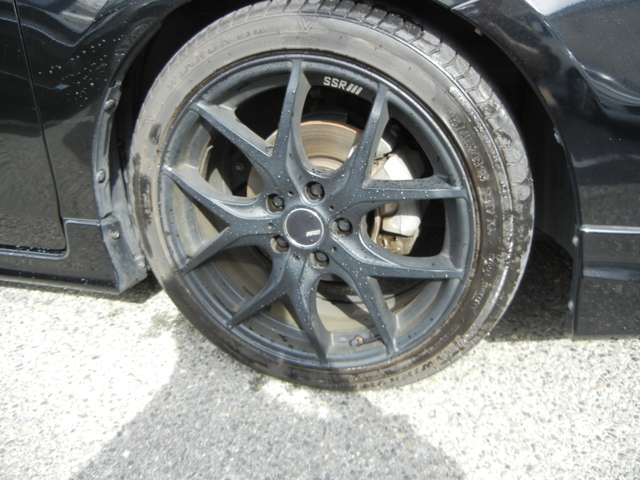 タイヤ残り溝もまだまだ残っております！