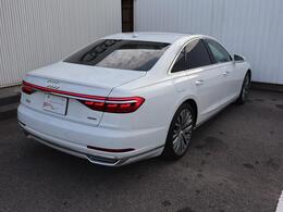 Audi正規ディーラーが高品質をお約束。高度な訓練・教育を受けたAudi専任メカニックが、100項目にもおよぶ精密な点検を実施いたします。すべてをクリアしたAudi車だけが、あなたのお手元に届けられるのです。