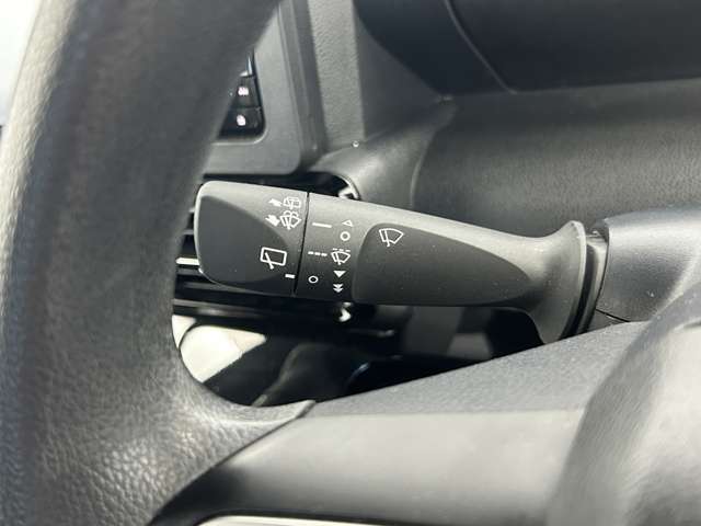【運転席操作部】快適なドライブを楽しむための機能が装備されています！運転席から触れるので、使いやすいです！除菌プランいれていただくと、さらに清潔で安心していただけます！