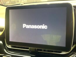 【大画面ナビ】人気の大型9インチナビを装備。存在感のある大画面はインパクト大！ナビ利用時のマップ表示は見やすく、テレビやDVDは臨場感がアップ！いつものドライブがグッと楽しくなります♪