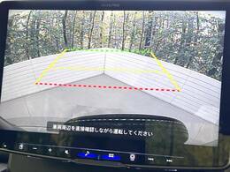 【バックカメラ】駐車時に後方がリアルタイム映像で確認できます。大型商業施設や立体駐車場での駐車時や、夜間のバック時に大活躍！運転スキルに関わらず、今や必須となった装備のひとつです！