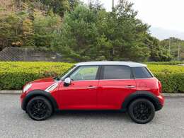 外装には目立つ気になる様な大きな傷ヘコミ等はありません。