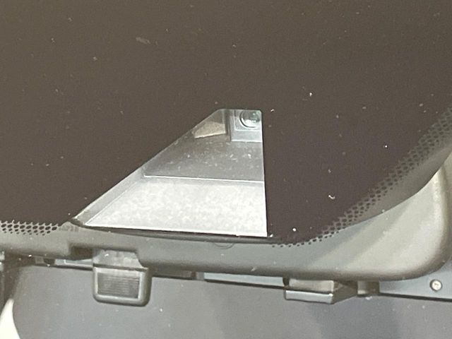 【インテリジェントエマージェンシーブレーキ】フロントカメラで前方の車両や歩行者を検知。衝突しそうな時は衝突被害軽減ブレーキが作動、衝突回避をサポート。より安全にドライブをお楽しみいただけます。