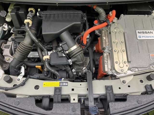 親切・丁寧な専門メカニックスタッフが応対！・車検・点検整備・事故等の修理などアフターサービスも安心。お車のカスタマイズもネクステージのサービススタッフまでご相談ください！