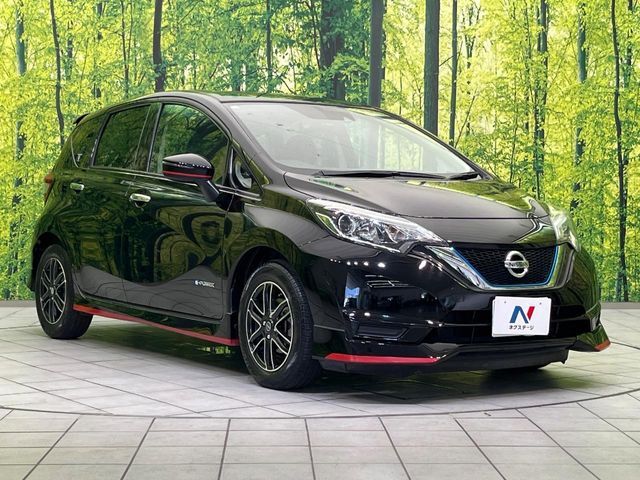 大好評のボディコーティング「弾スプラッシュコート」もご納車までに施工可能。通常のガラスコートと異なる、耐久年数6年の無機質ガラスコーティングが、ボディをキレイな状態に保ってくれます。