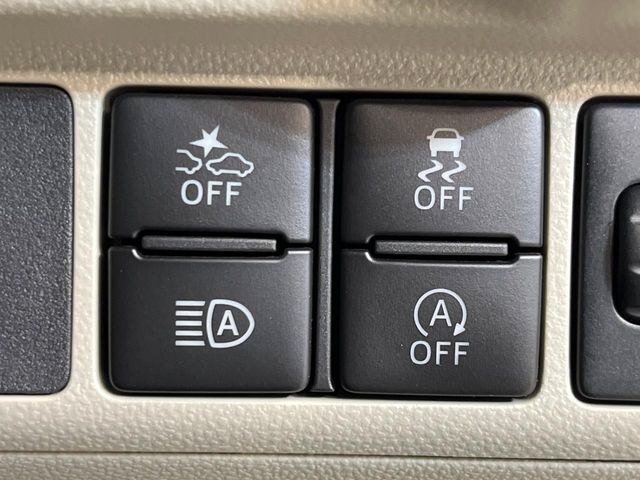 【スマートアシスト】走行中に前方の車両等を認識し、衝突しそうな時は警報とブレーキで衝突回避と被害軽減をアシスト。より安全にドライブをお楽しみいただけます。