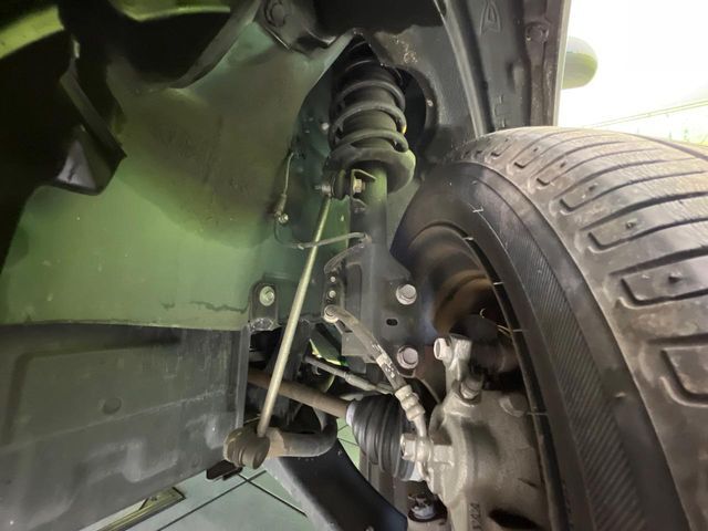 お車を安心してお乗りいただく為には、足回りの定期点検が欠かせません。サービスサポート（有償保証）では無料点検もご提供しており、安心のカーライフをお過ごしいただけるサポート体制が整っています。