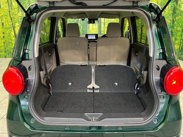 後席を格納すると、これだけの広さが！シーンに合わせたシートアレンジで、大きな荷物も積むことが出来ます♪