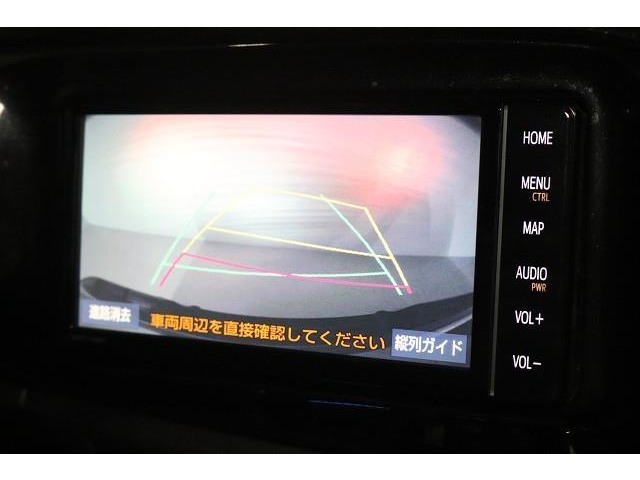 バックモニター！　バック時に後方の状況がモニターで確認できるので安全・安心です。