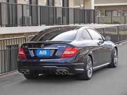 V8　6200ccエンジンとダイナミックなサスペンションで刺激的なドライビングがお楽しみ頂けます！