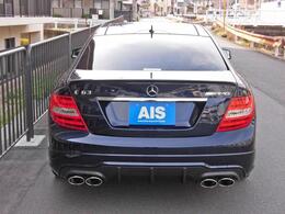 バックカメラ＆パークトロニックで後方確認もしやすくなっています！