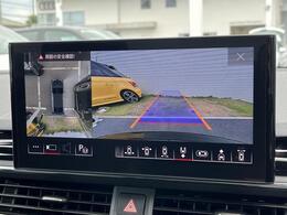 ●サラウンドビューカメラ『車両の4つのカメラから得た映像を合成し、上空から眺めているような映像をモニターに映し出します。車両周辺の歩行者や障害物などの発見に役立ちます。』