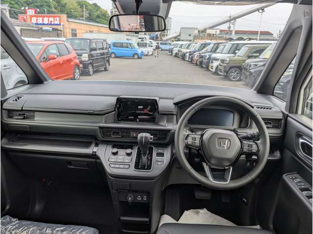 販売部門では月100台お任せいただき、車検部門では月に500台お任せ頂いております！豊富な販売や車検の実績を積んだスタッフが対応をさせて頂きますのでご安心してご来店くださいませ！※2023年実績