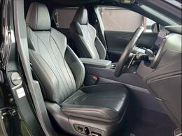 純正 ブラックレザーシートを装備！高級感が溢れています！