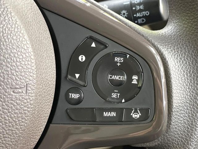 【アダプティブクルーズコントロール】高速道路での長距離走行が楽に！！自動で速度を保つクルーズコントロールが、衝突軽減システムと連携し、前方の車両を感知して車間を保つように速度調節してくれます！！