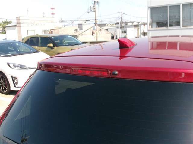 ハイマウントストップランプを装備しています。