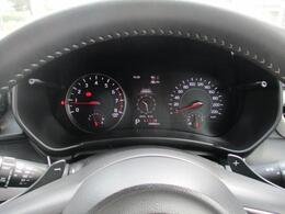 シンプルで視認性の良いメーターです