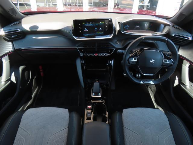 Peugeot 3D i-Cockpit：ホログラム表示のヘッドアップディスプレイを含む先進的なドライバーインターフェース