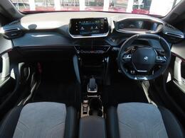 Peugeot 3D i-Cockpit：ホログラム表示のヘッドアップディスプレイを含む先進的なドライバーインターフェース