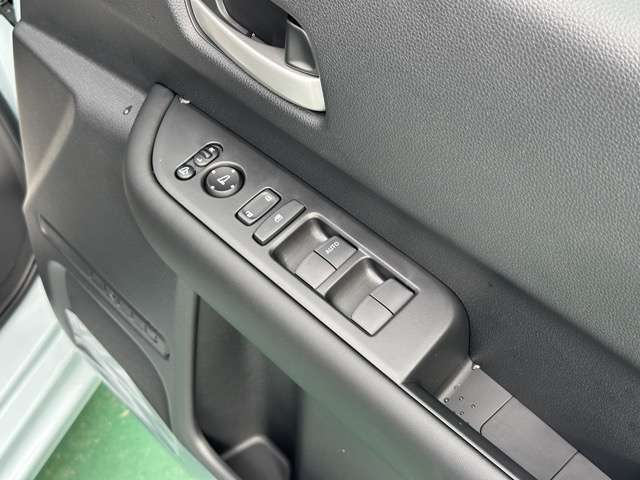 ★5年コーティング（契約時限定）が軽自動車￥39,800円、コンパクトカー￥49,800円、ミニバン￥59,800円で施工出来ます。新車のピッカピカの状態をより長くキープします！