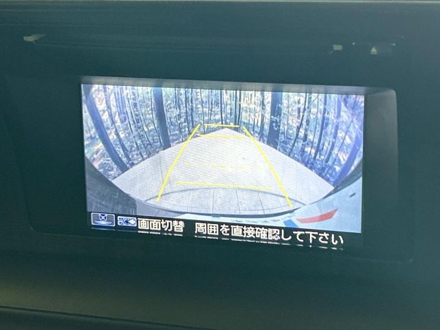 【バックカメラ】駐車時に後方がリアルタイム映像で確認できます。大型商業施設や立体駐車場での駐車時や、夜間のバック時に大活躍！運転スキルに関わらず、今や必須となった装備のひとつです！
