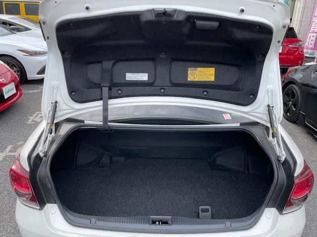 【トランク】積み込みやすくて、たっぷり積める荷室です。シートアレンジできるものは、乗車人数と荷物の量や大きさによってシートを動かすことができるので、より快適なドライブが可能です！