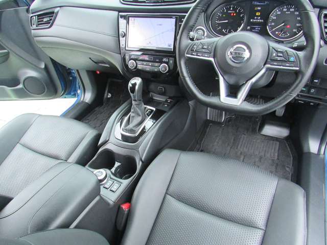 フロントガラスが広く視界が広々としているので、運転がとてもし易いです！