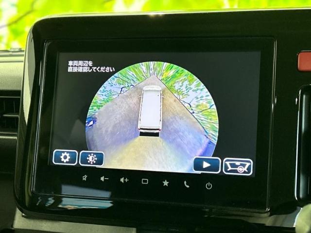 WECARSの展示場では実際に見て、触ってお車をお選びいただけます！知識の豊富な営業スタッフが様々なカーライフをご提案いたします！