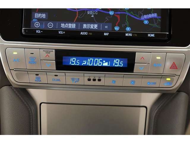 操作しやすいオートエアコン装備しています。
