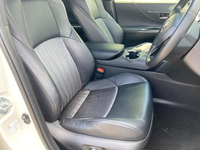 運転する人の体をしっかり支えるシート！疲れないシートで適正な運転姿勢を保てます。安全運転にも繋がりますね。