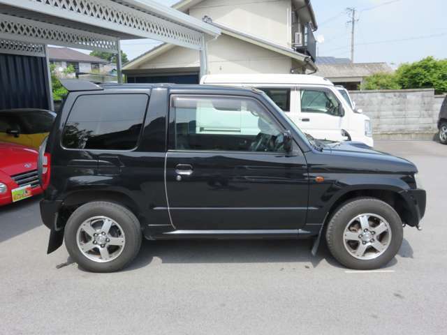 自社では板金塗装ブースも完備しておりますので車体の＊擦り傷＊へこみなどもしっかりと修理させていただいております！