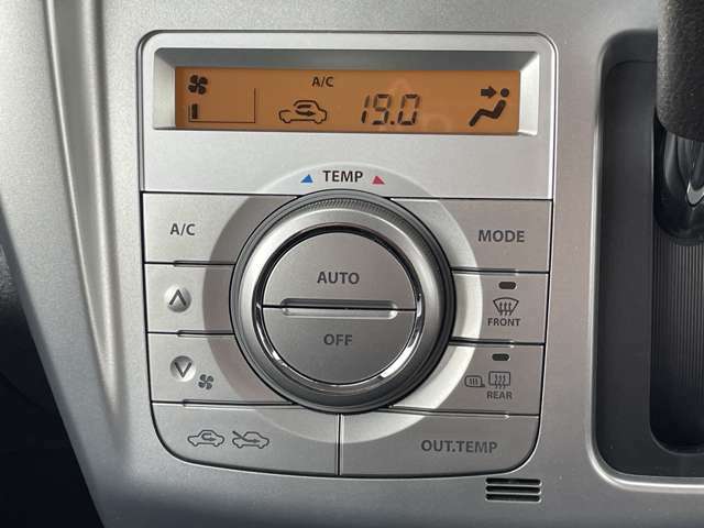◆【オートエアコン】車内温度を感知して自動で温度調整をしてくれるのでいつでも快適な車内空間を創り上げます！