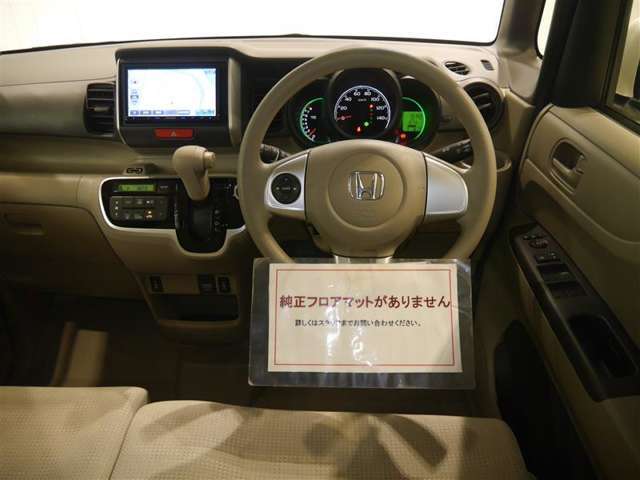 操作性に優れたインパネ周り！　（※フロアマットありません）